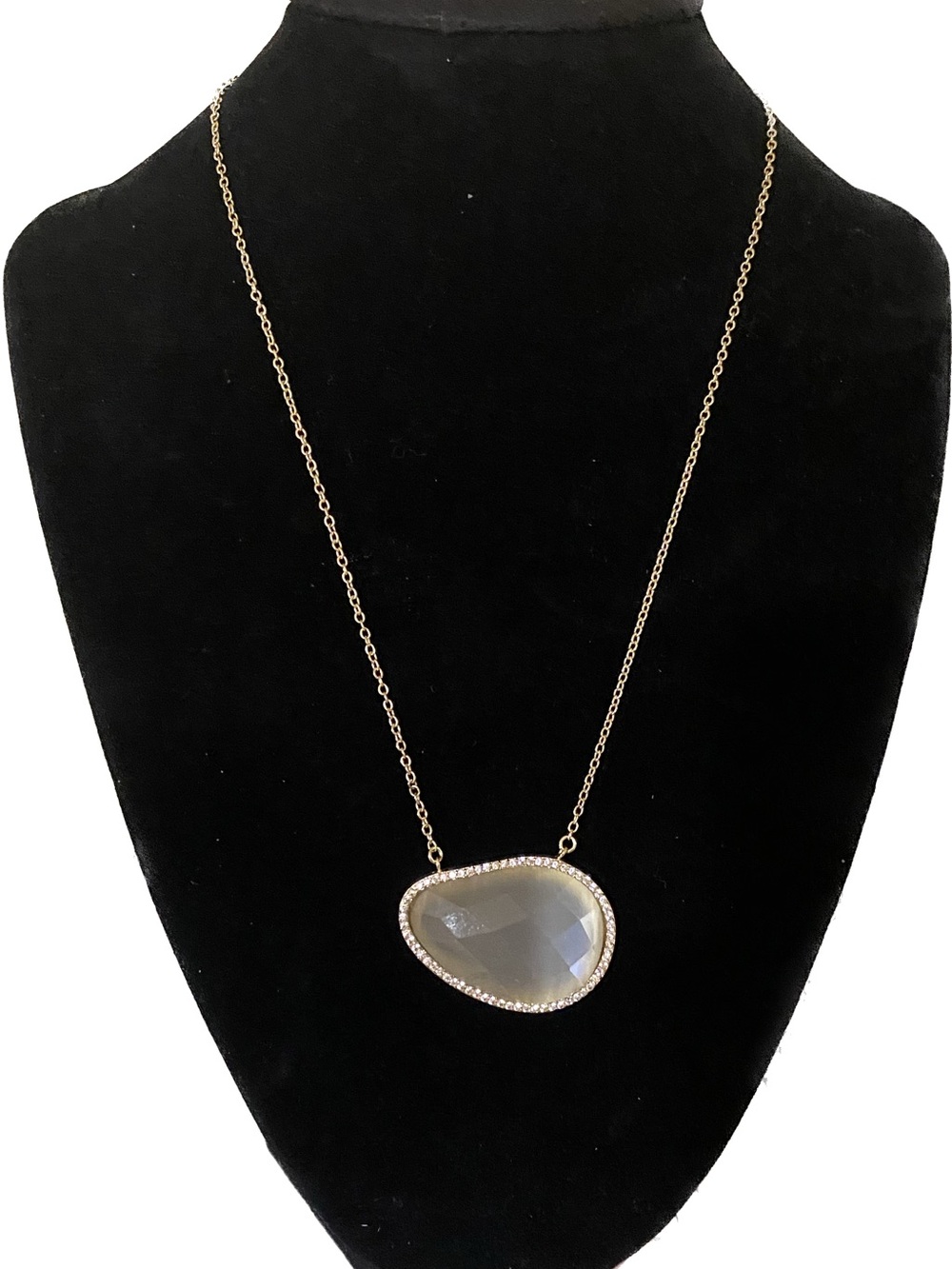 Stunning statement necklace, bold stone encircled with rhinestones & gold chain